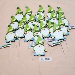 20 Wood  Green Hat Gnome Picks